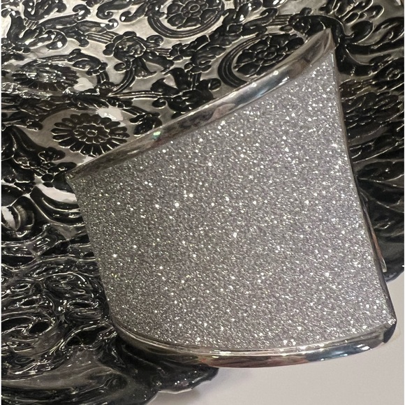 Beautiful Cuff Bracelet - Picture 9 of 12